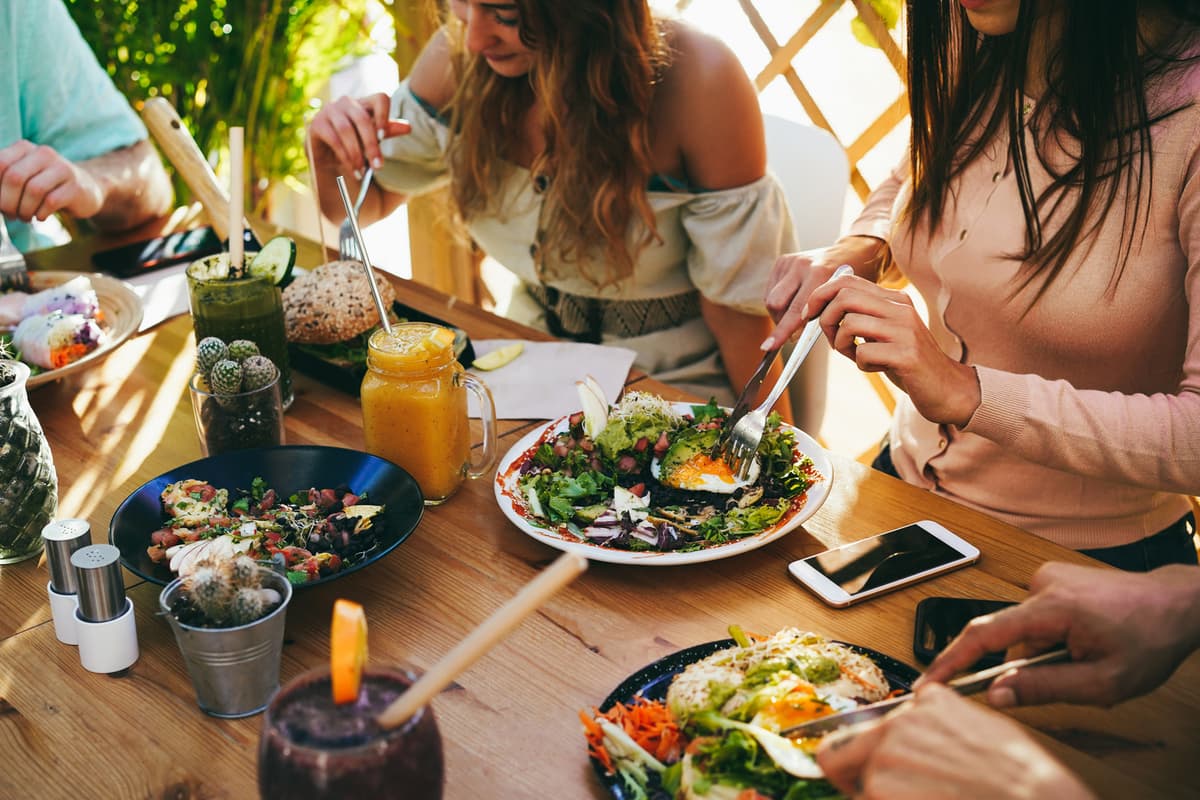 How to Eat Out Without Going Off Track — Yes, Even at Brunch