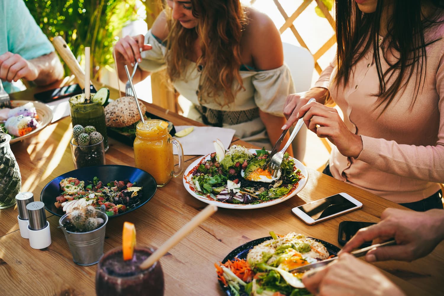 How to Eat Out Without Going Off Track — Yes, Even at Brunch
